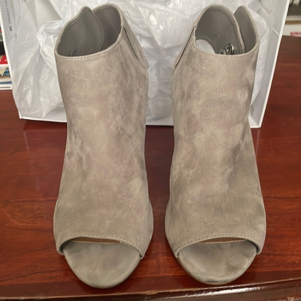 Steve Madden Heels - Snap closure